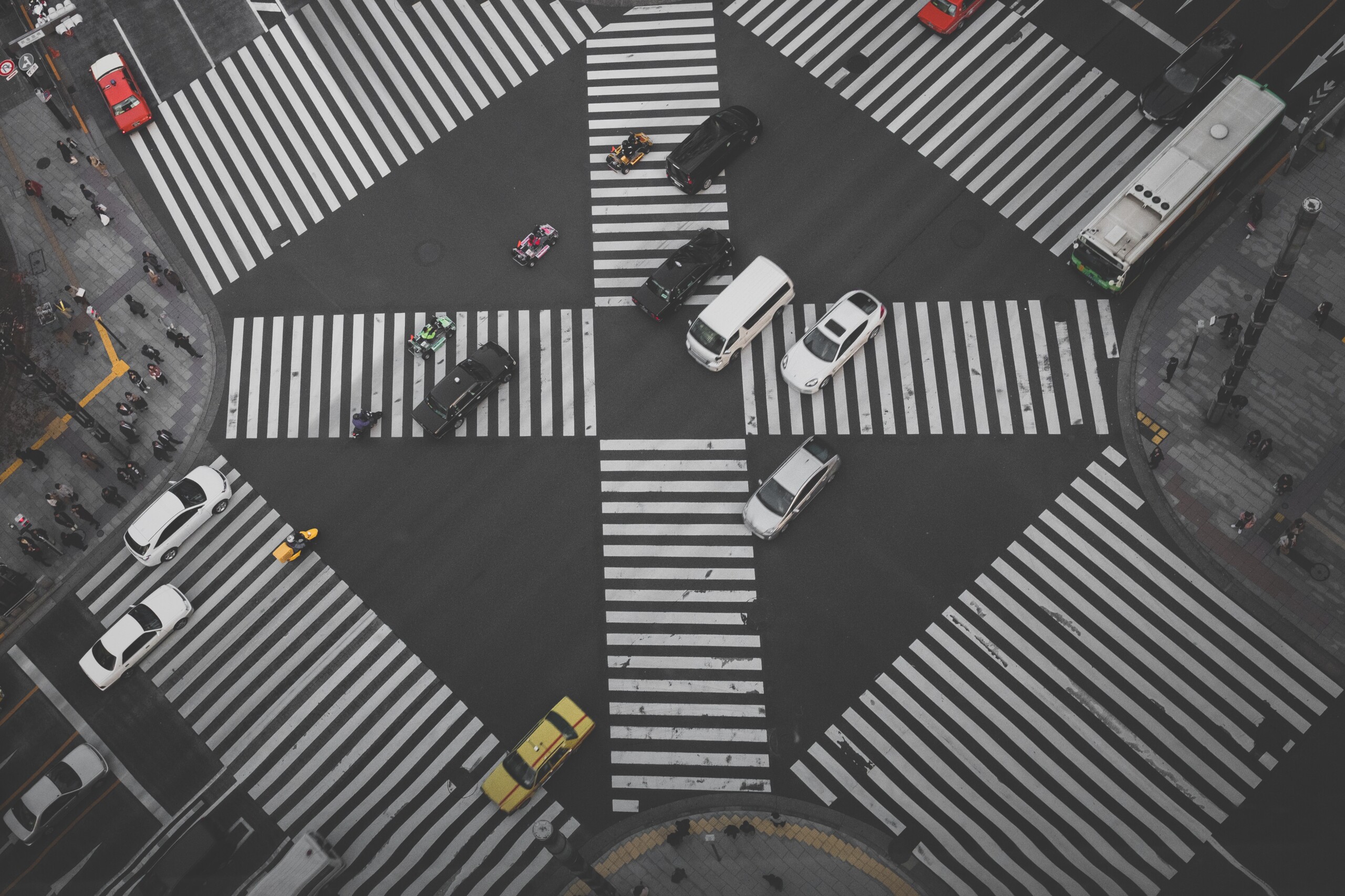 Diagonal crossing in an inner city environment